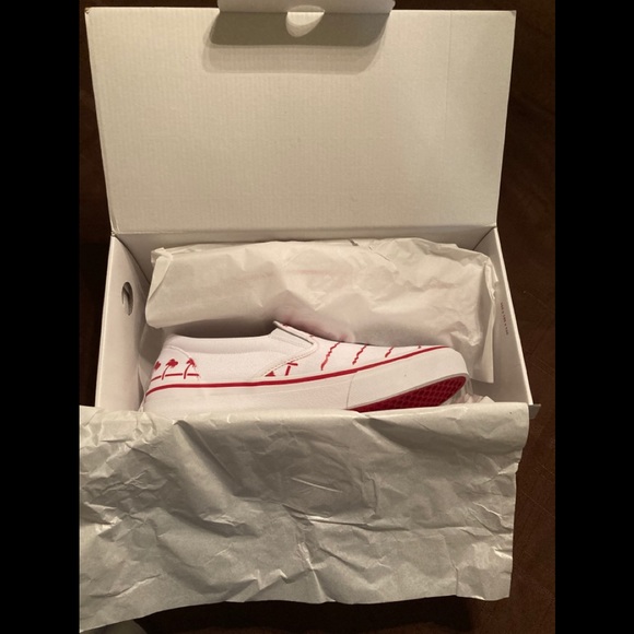 NEW MENS IN-N-OUT IN N OUT  BURGER SNEAKERS TENNIS SHOES SZ 11 COLLECTIBLE GIFT - Picture 6 of 12